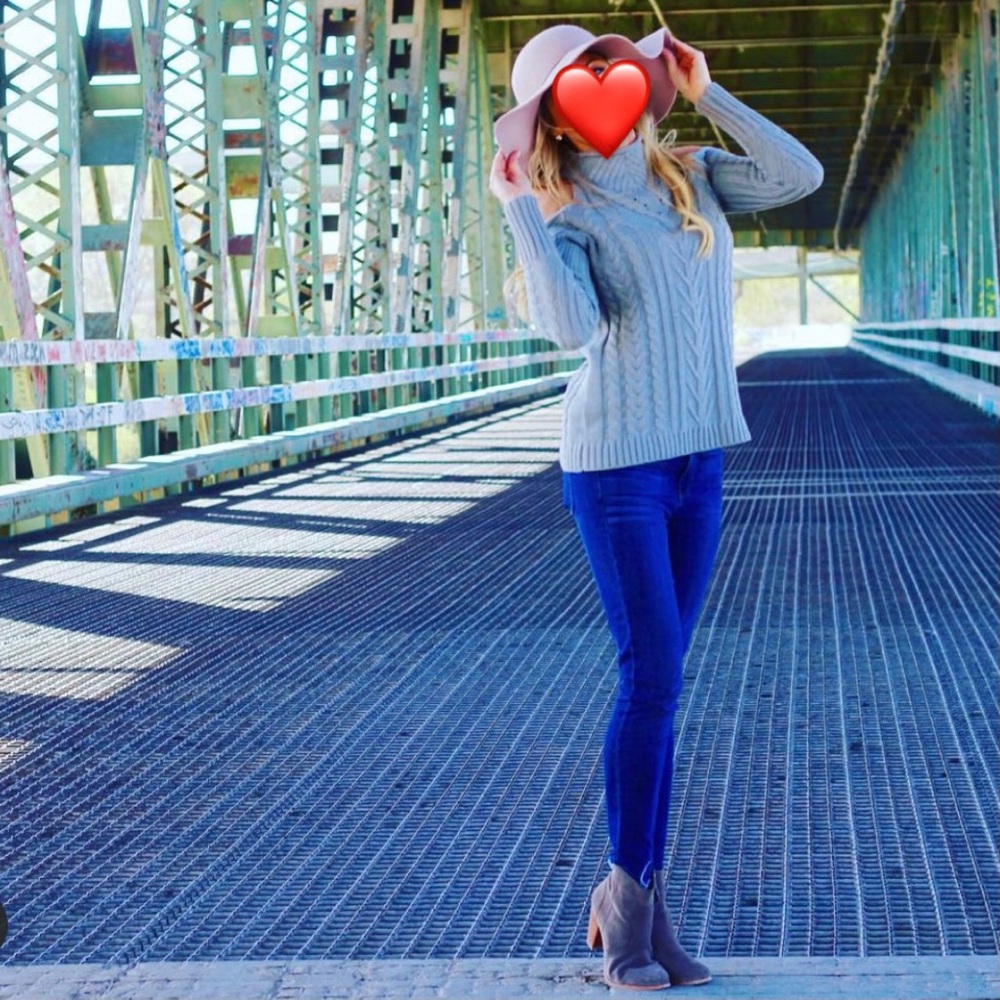 Cold Shoulder Sweater - Picture 5 of 6
